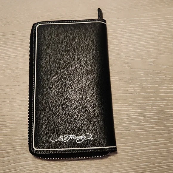 Vintage Ed Hardy Wallet - Picture 2 of 3
